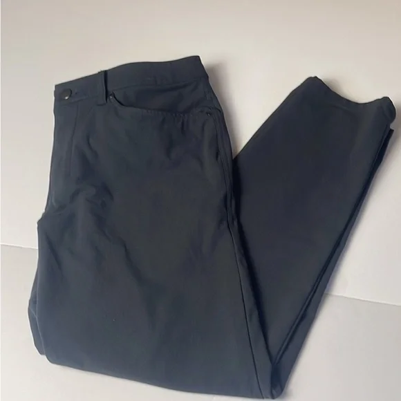 Great condition men's size 33x30 lululemon ABC pants - Picture 5 of 6